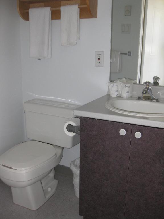 Le Saint Alex Motel Room photo
