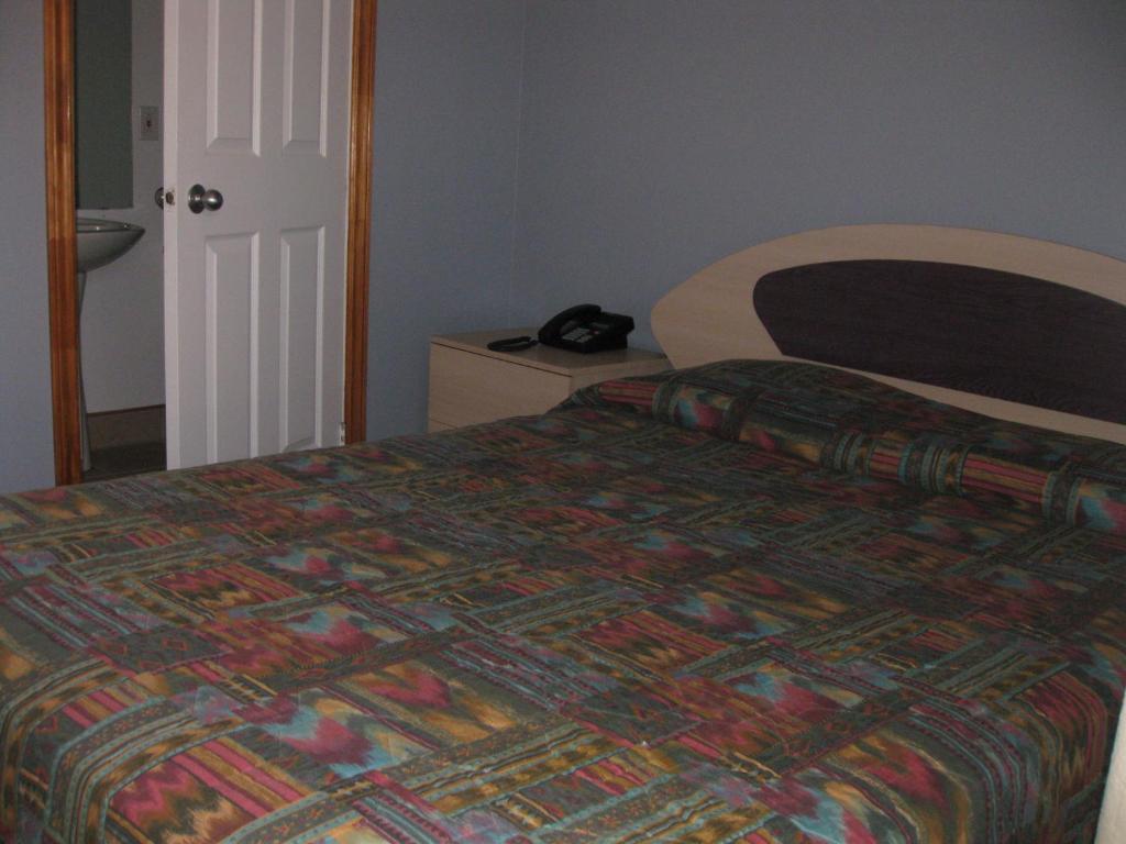 Le Saint Alex Motel Room photo